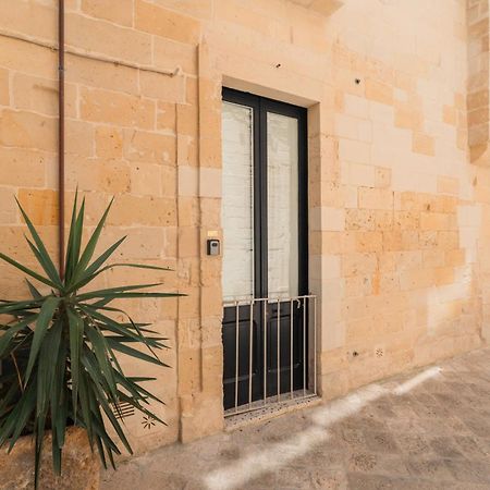 Donna Cristina Historic Apartment Lecce Exterior photo